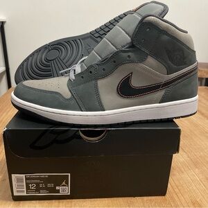 Nike Air Jordan 1 Mid SE - Dark Gray and Black